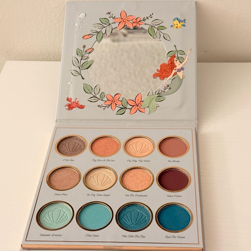 Never used disney the little mermaid eyeshadow makeup palette - Picture 3 of 3